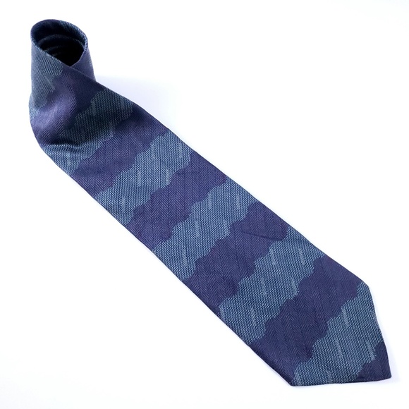 Calvin Klein Blue Wavy Striped 100% Silk Men Necktie 57x4 - NWOT - Picture 1 of 6
